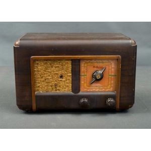 1930's Hotpoint wood cased Radio. All original, complete,…