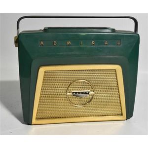 An Admiral Bakelite Radio in Emeral green, 20 x 27 x 10 cm