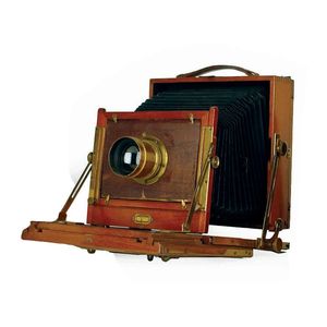 A late 19th century bellows extension glass framed plate camera,…