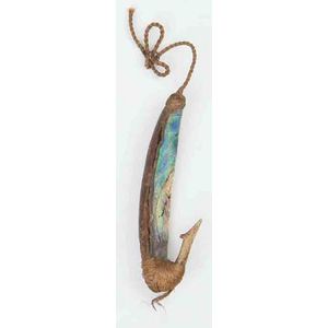 New Zealand Maori artefacts matau (fish hook), pa kahawai (fishing lure) fishing equipment - price guide and values