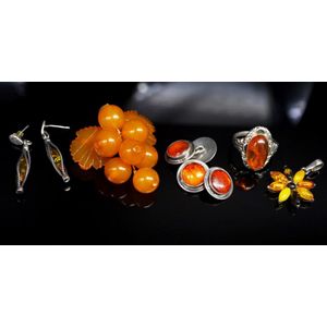 Vintage amber and silver group includes cufflinks marked 900…