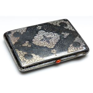 A Russian silver cigarette case with Neillo engraving (8 cm x…