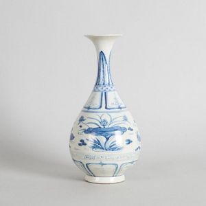 A Chinese Yuan-style blue and white vase, Yuhuchunping (to be…