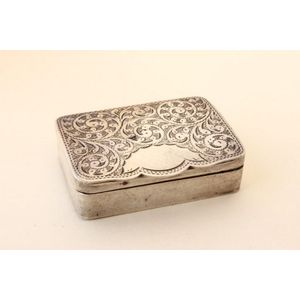 Edwardian Silver Snuff Box with Acanthus Motifs - Snuff - Recreations ...