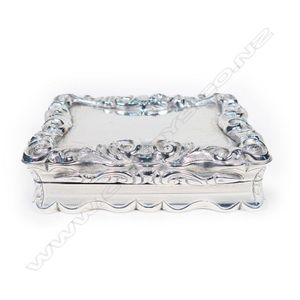 A Victorian silver table snuff box, serpentine bordered…