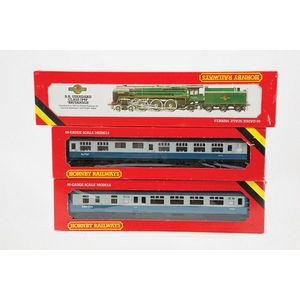 Boxed R.063 BR Britannia loco and tender Class 7P6F with four…