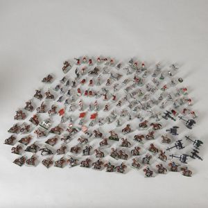 A collection of lead soldiers, 167 pieces, a variety of toy…