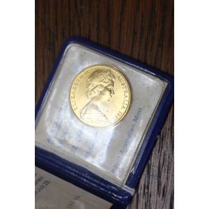 Cased Australian $200 dollar .22 carat gold coin, 1981 Charles…
