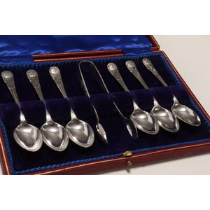 English silver plate teaspoons and sugar tongs, boxed set…