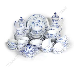 Antikkram - Blue Flower Plain Danish porcelain. Squared vase 13cm