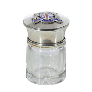 A sterling silver topped smelling salts bottle, the plain&hellip;