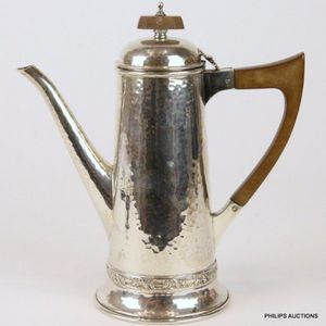 Sterling silver « à la du Belloy » Coffee pot, Paris XIXe siècle -  Ref.108099