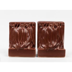 gum leaf bookends A pair of Melrose pottery bookends, each…