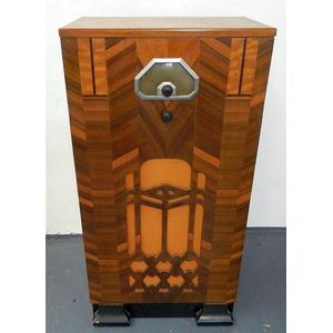 A rare Australian Art Deco console radio housed in a&hellip;