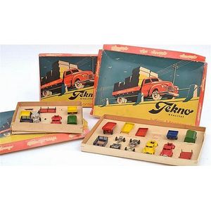 Three Tekno Junior assembly sets, Swedish to lids with internal…