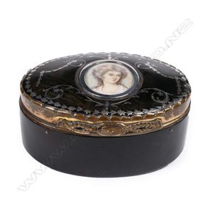 A Regency pique and tortoiseshell bonbonniere, the top inlaid…