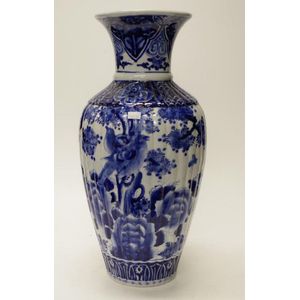 Antique Japanese blue & white ceramic vase blue and white…