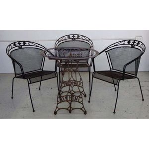 Metal sewing machine outdoor table and 3 armchairs, 74.5 cm…