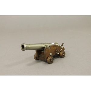 Vintage canons and accessories weapons - price guide and values