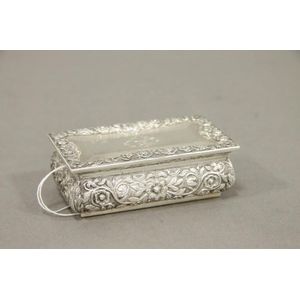 A sterling silver presentation table snuff box in Victorian…