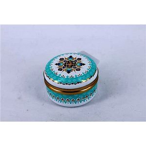 A Steinbock porcelain casket with close-fitted cover. Diameter…