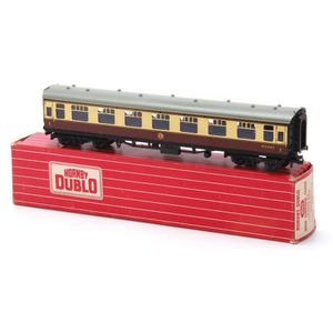 A boxed Hornby Dublo 00/H0 gauge Coach 4060 BR (W). Corridor…