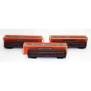 Three 1950s Lionel Lines O Gauge, 3 rail Pullman carriages in…