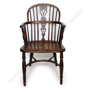 A good George III yew and burr timber Windsor armchair shaped&hellip;