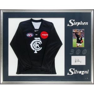 NEWCASTLE KNIGHTS, 2001 Premiers group including signed jersey with 18  signatures, framed & glazed, overall 88x108cm; 'Premiers 2001' display  (105x78cm); 2001 Premiers aluminium stubbie holder; plus 2003 Select  trading cards, framed (57x33cm). (4 items