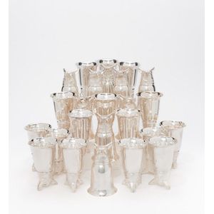An extensive set of twenty five Italian silver plated stirrup…
