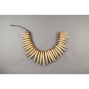 A fine Fijian Wasekaseka whale tooth necklace, composed of…