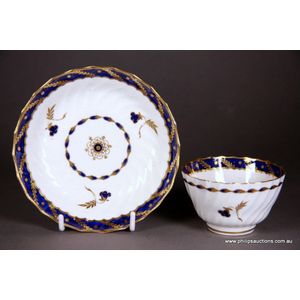 18th century Worcester tea and coffee cups and cans, and trios