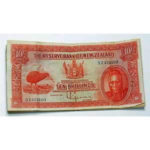 Three New Zealand ten Shilling notes; 1934, Lefeuax. 3Z, 5Z.…