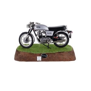 Scale model Norton 750 Commando Motorcycle. Well detailed, down…