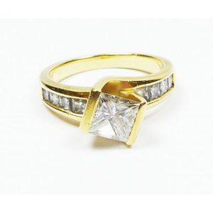 18ct Yellow Gold Princess Cut Diamond Ring - Rings - Jewellery