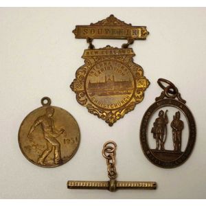 1906 international exhibition souvenir badge Christchurch, NZ,…