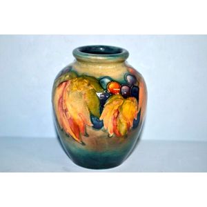 William Moorcroft Leaf And Berry Small Vase - Moorcroft - Ceramics