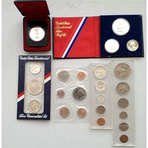 Five sets of US and Canadian coins; 1. US Bicentennial silver…