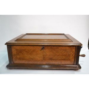 Lochmann original 68 Polyphon table top, 17 disc. With eight…