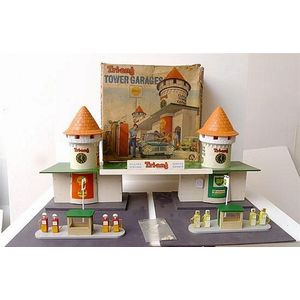 Rare Triang Tower Garages twin Tower service station Tm 8245,…