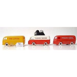 Three Vape (France) friction plastic model vans, unboxed (E-M)…