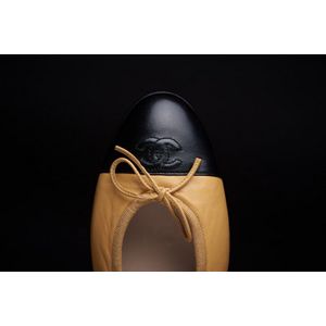 Chanel Beige/Black Leather CC Cap Toe Bow Ballet Flats Size 39 Chanel