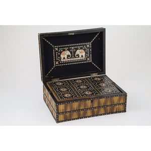 Large porcupine quill Workbox the lift out drawer with 9 lidded…