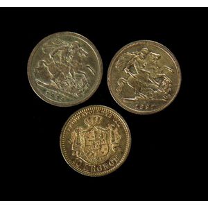 Three gold coins. Including half sovereign 1893, 3.83g; half…