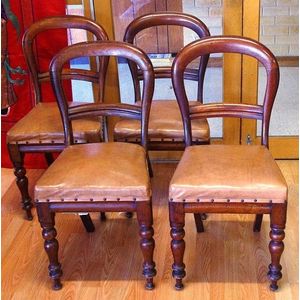 Laurel Crown Victorian Balloon-Back Oval Chair - Mahogany