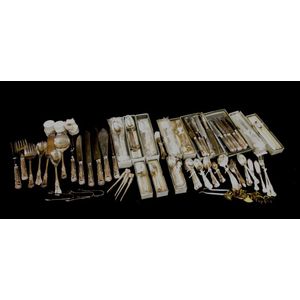 Extensive Walker & Hall silver plate cutlery set 'Kings'…