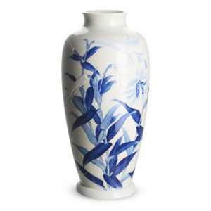 A Japanese Hirado vase, Meiji period (1868-1912), impressive…