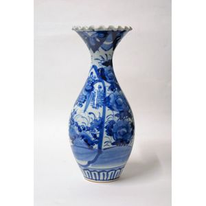 Large Japanese Arita Porcelain Blue and White Octagonal Baluster