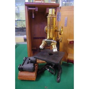 Vintage German Leitz microscope with wooden case & additional…