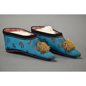 Pair of Chinese women's indoor shoes, late Qing Dynasty - Textiles ...